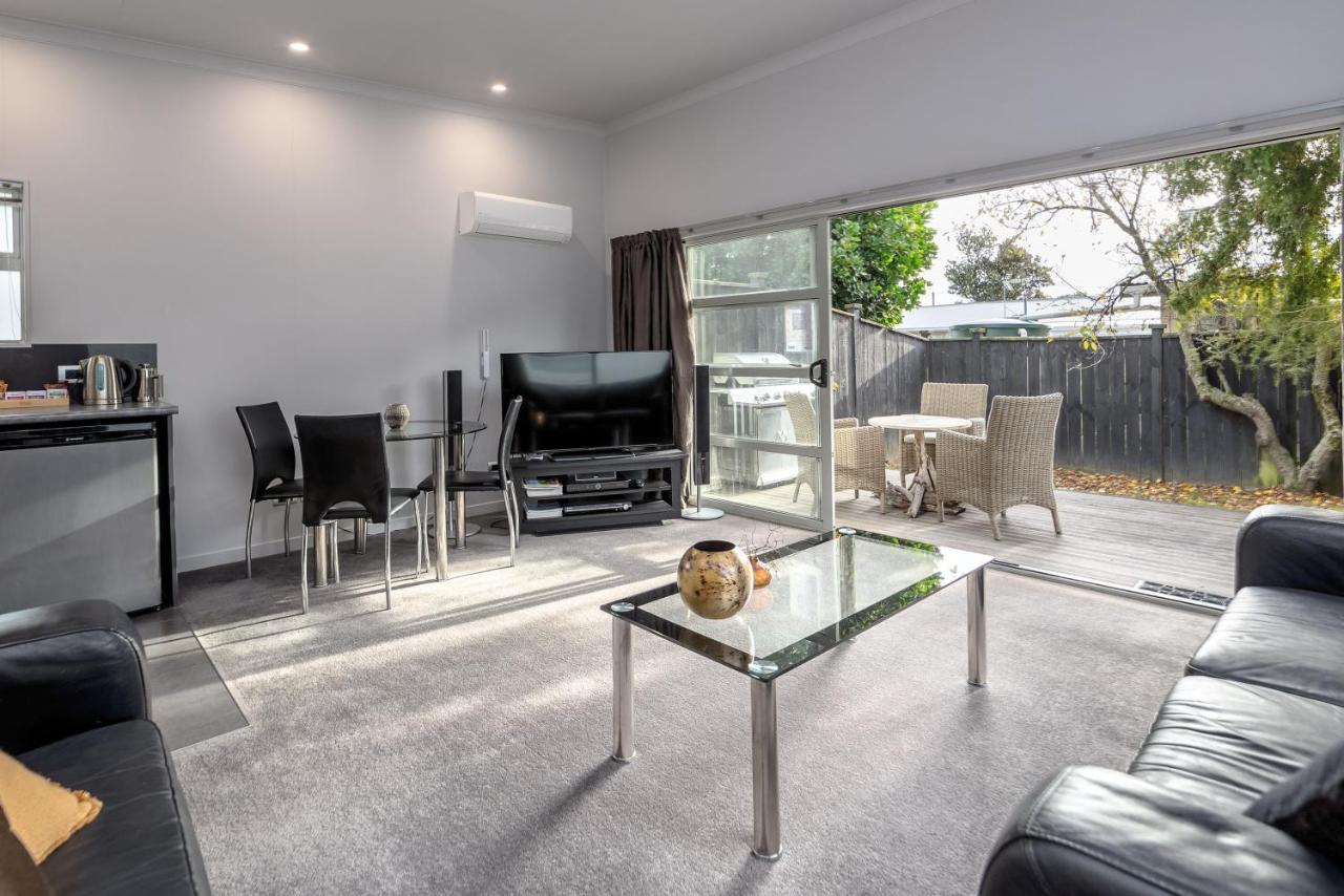 Two Four Cologne Villa Martinborough Exterior foto