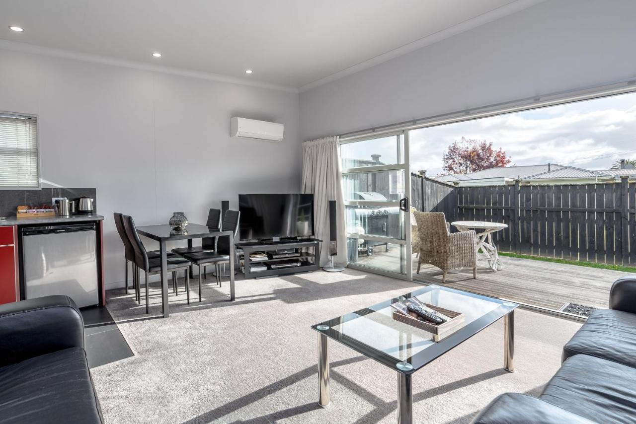 Two Four Cologne Villa Martinborough Exterior foto