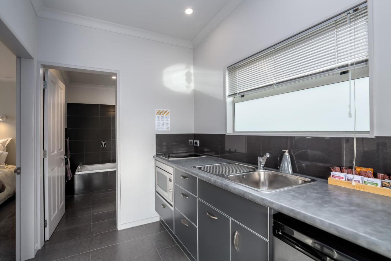 Two Four Cologne Villa Martinborough Exterior foto