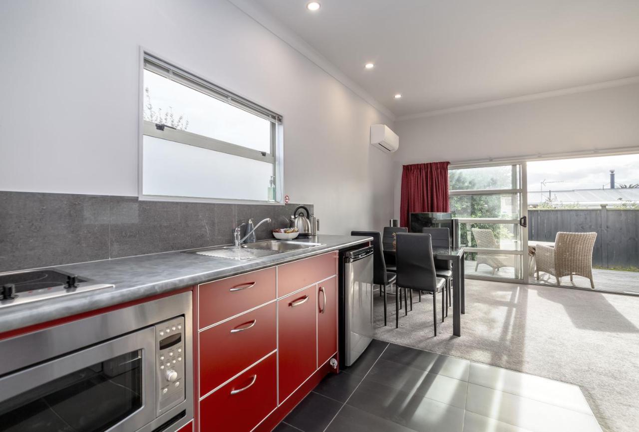 Two Four Cologne Villa Martinborough Exterior foto