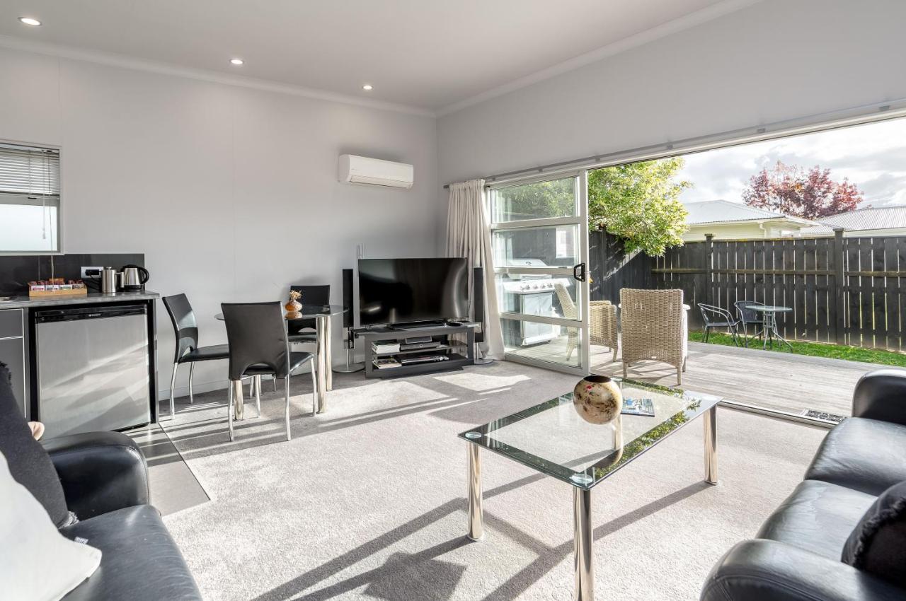 Two Four Cologne Villa Martinborough Exterior foto