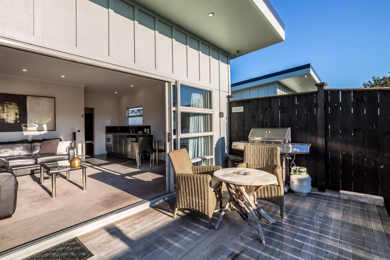 Two Four Cologne Villa Martinborough Exterior foto