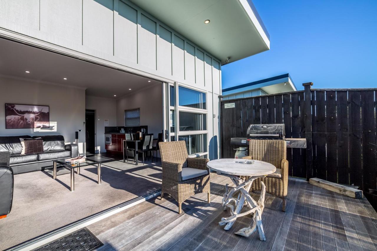 Two Four Cologne Villa Martinborough Exterior foto