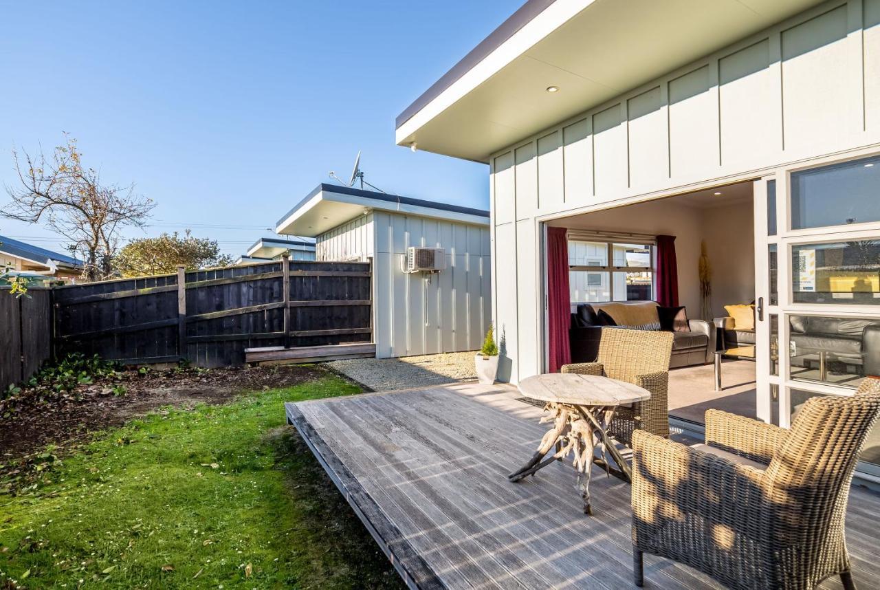 Two Four Cologne Villa Martinborough Exterior foto