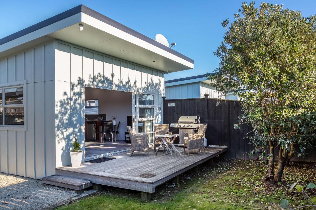 Two Four Cologne Villa Martinborough Exterior foto