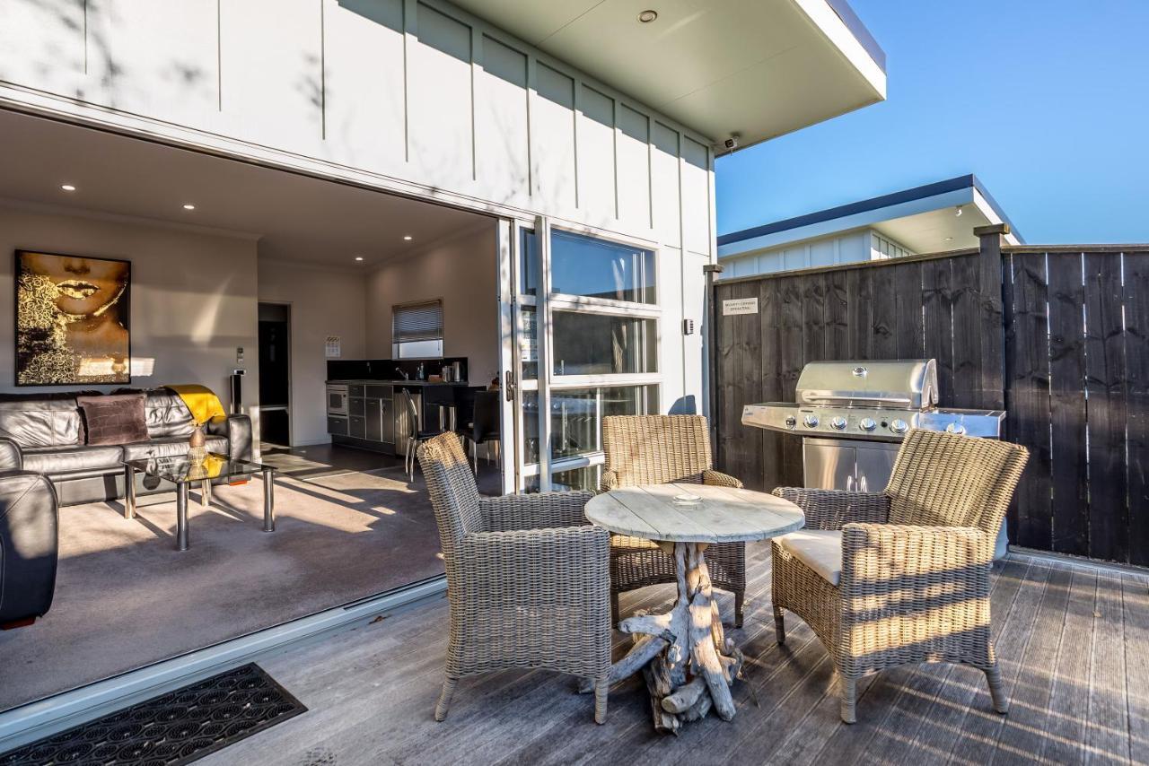 Two Four Cologne Villa Martinborough Exterior foto