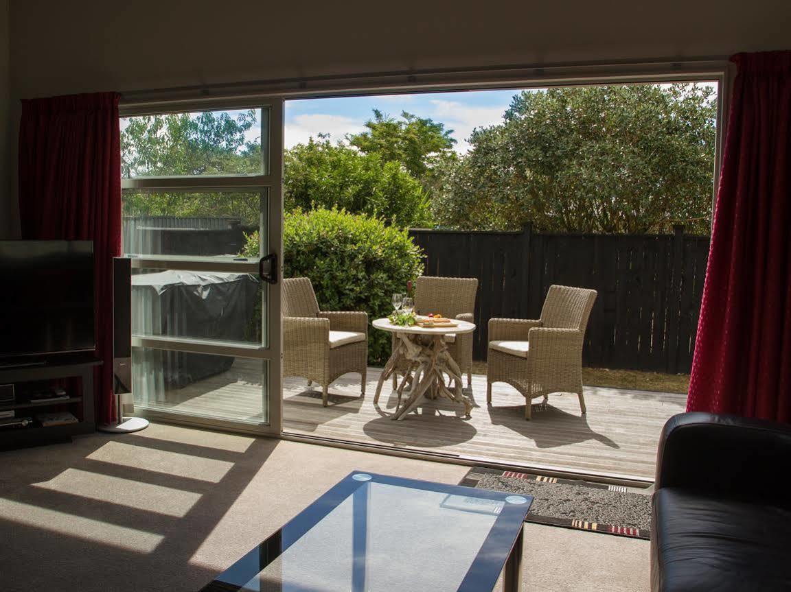 Two Four Cologne Villa Martinborough Exterior foto