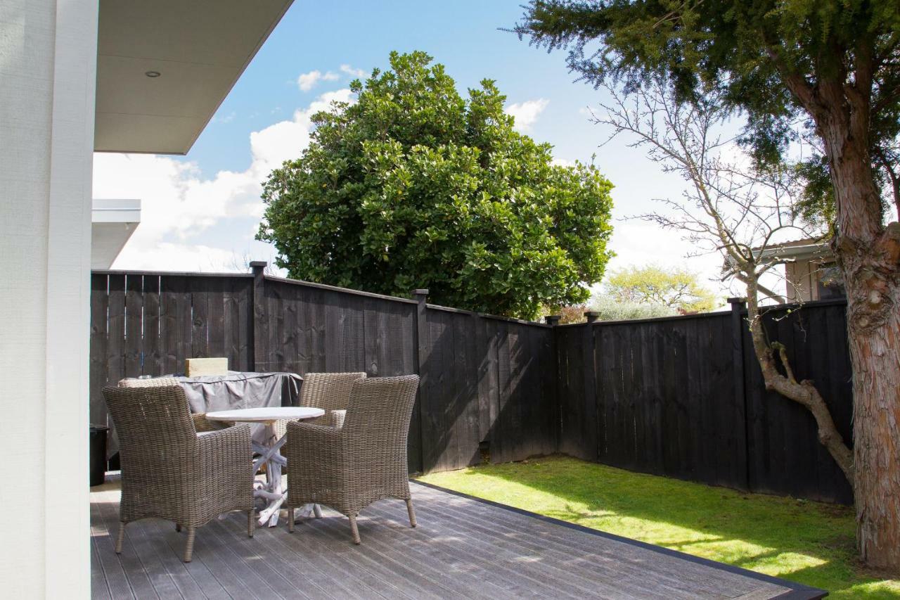 Two Four Cologne Villa Martinborough Exterior foto